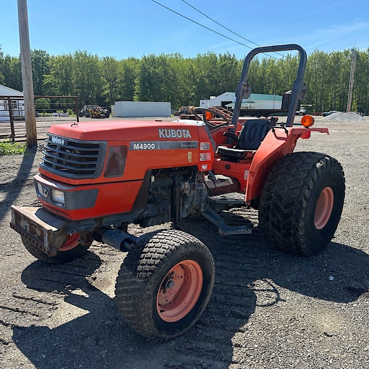 KUBOTA M9500 TRACTOR