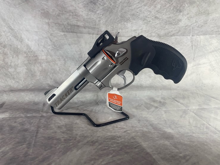 #4371-•-taurus-m627-tracker-357-mag-revolver,-sn:-aem939894-image-2