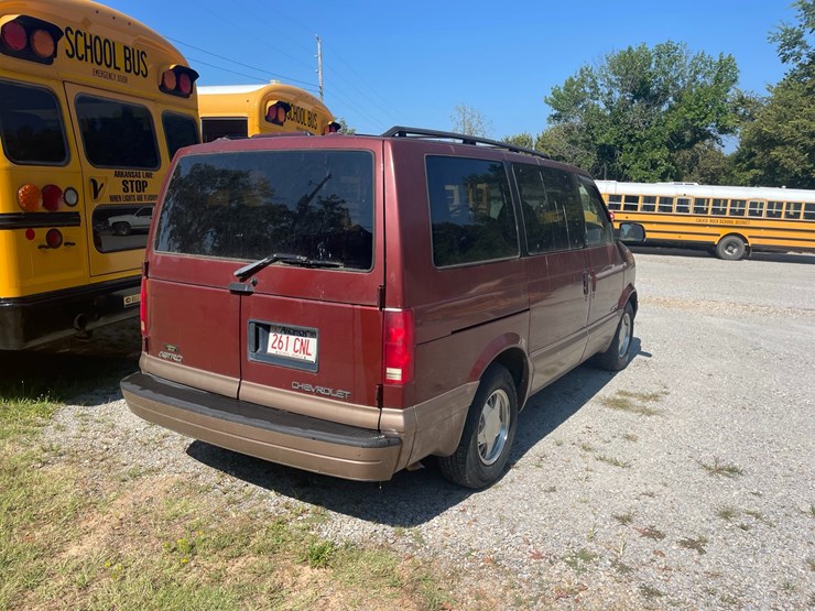1998-chevrolet-astro-image-3
