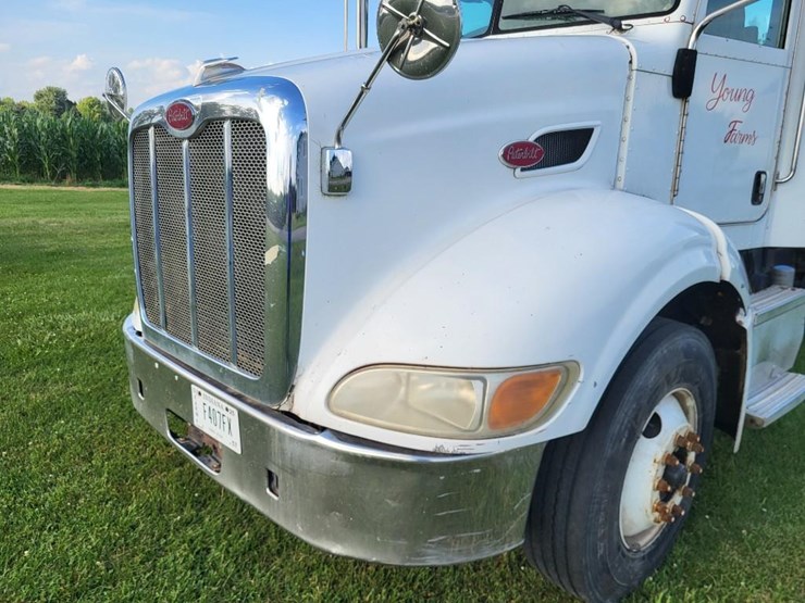 2008-peterbilt-384-image-9