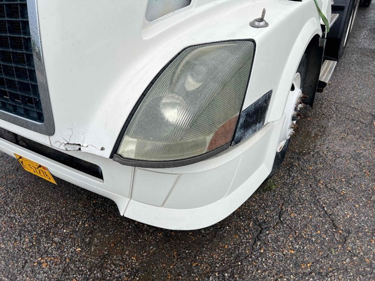 2006-volvo-vnl-image-8
