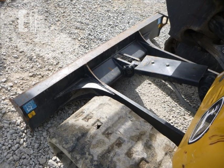 2021-deere-26g-image-24