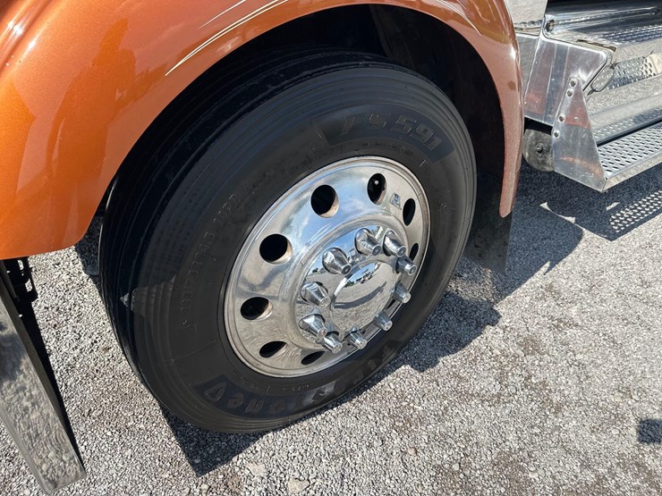 2019-kenworth-w900l-image-15