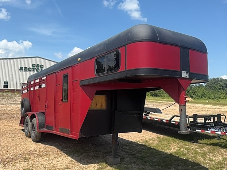 red-horse-trailer-image-3