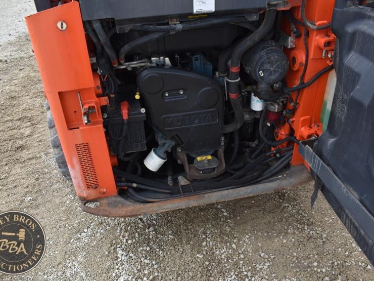2017-kubota-ssv65-image-39