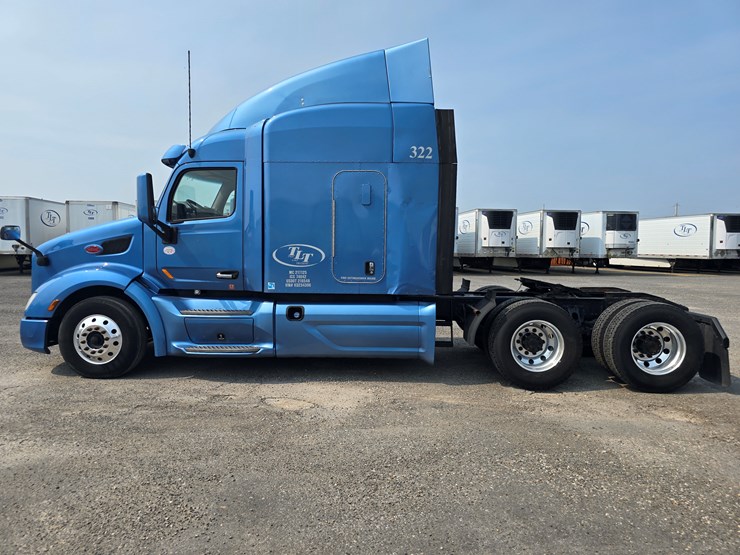 2019-peterbilt-579-image-11