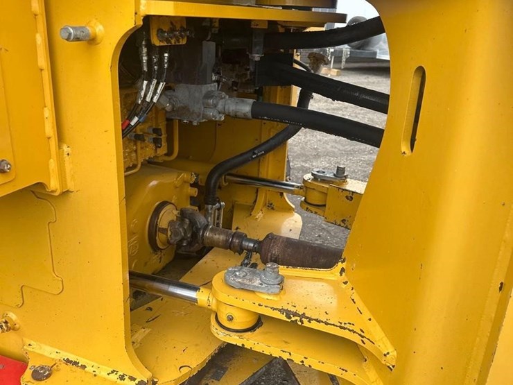 2019-deere-624l-image-16