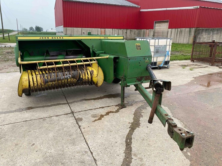 john-deere-336-baler-image-1