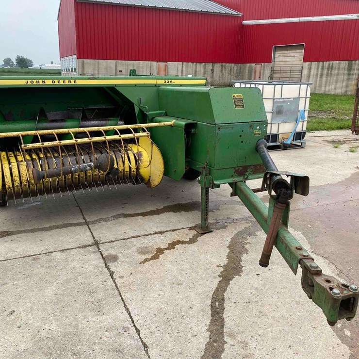 John Deere 336 Baler