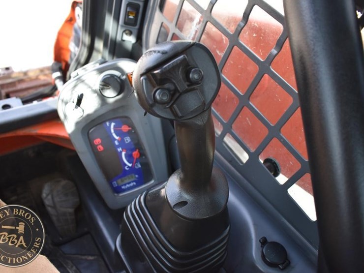 2020-kubota-ssv65-image-43