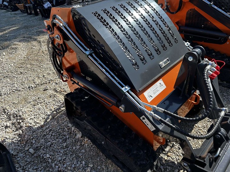 mini-skid-steer-image-5