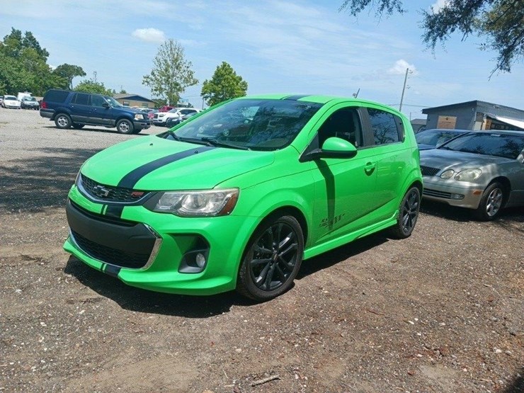 2017-chevrolet-sonic-runs/moves-premier-a-image-3