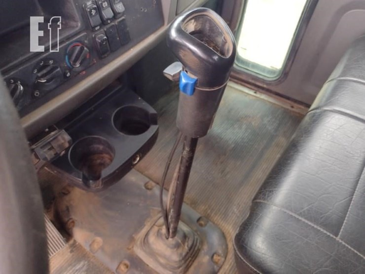 2013-peterbilt-337-image-11