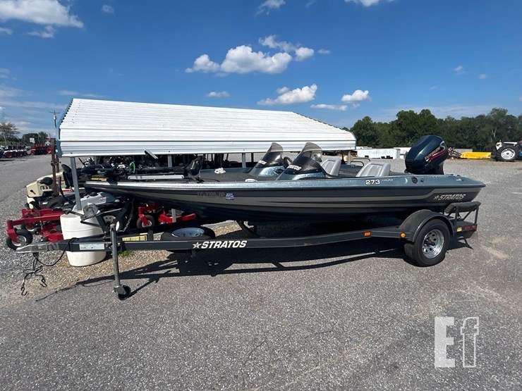 2000-stratos-273-vindicator-17ft-bass-boat-w/ez-lo-image-1