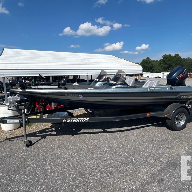 2000 STRATOS 273 VINDICATOR 17FT BASS BOAT W/EZ LO