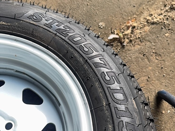 pair-of-trailer-tires-205/75/d15-image-3