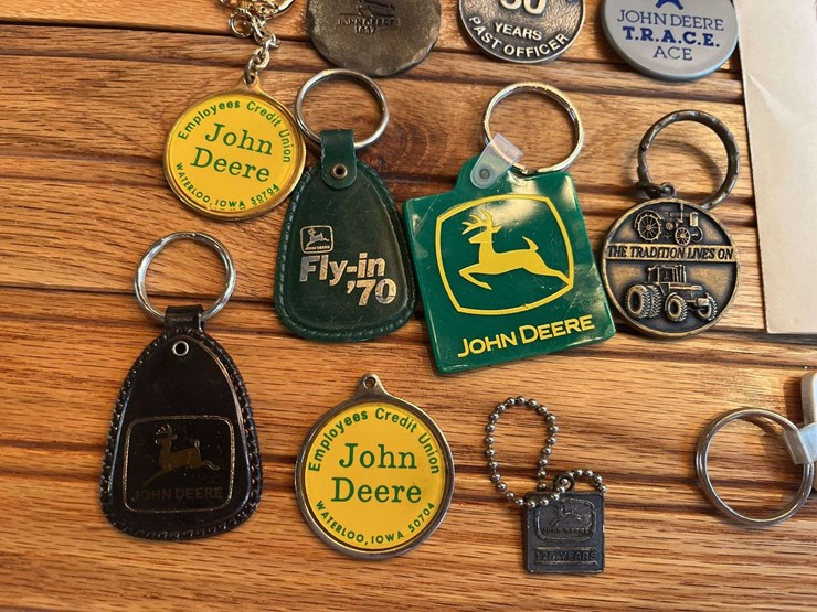 john-deere-keychains-image-3