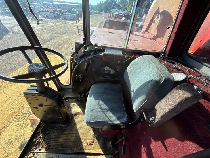 massey-ferguson-550-image-17