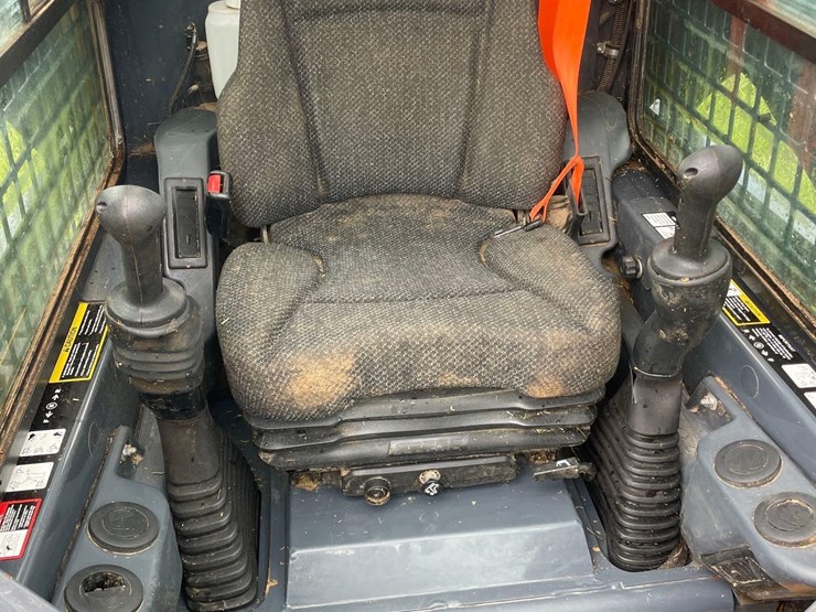 2019-deere-318g-image-37