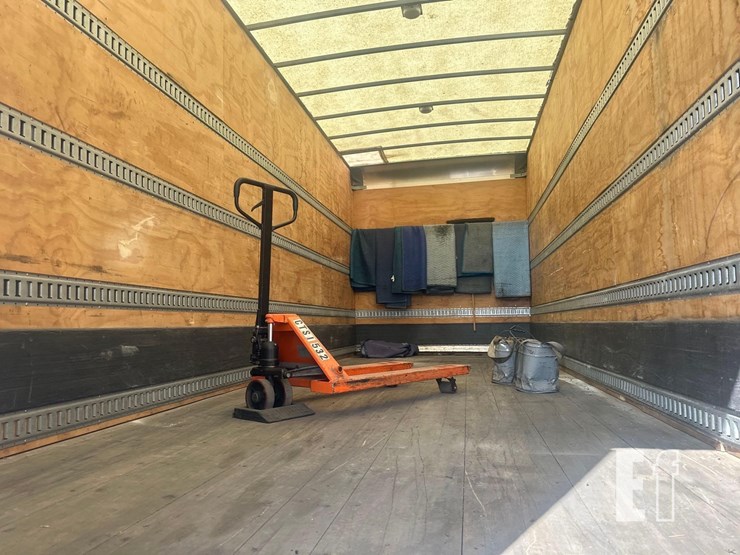 2015-freightliner-cascadia-113-image-8