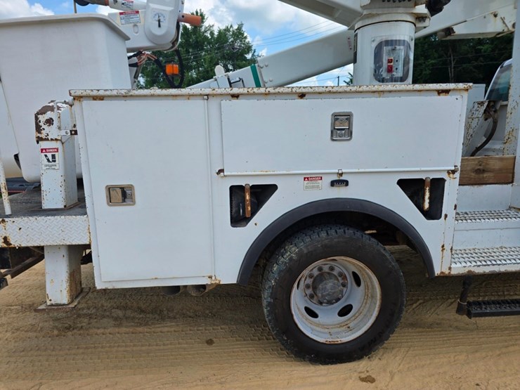 2017-ford-f550-image-13
