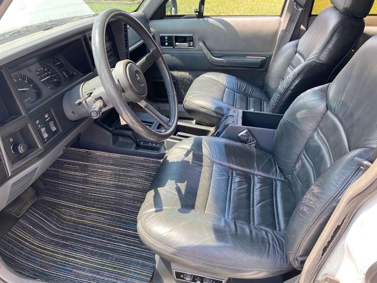 1992-jeep-cherokee limited--low-miles-image-5