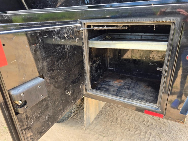 2018-utility-flatbed-image-19