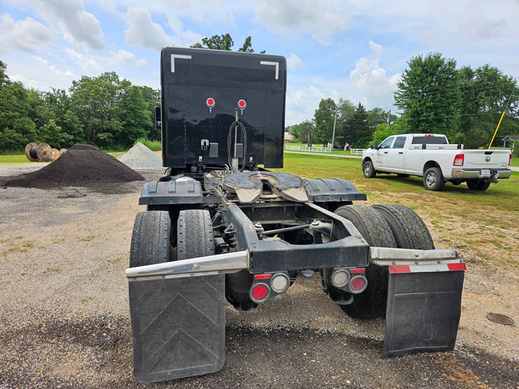 2018-peterbilt-579-image-18