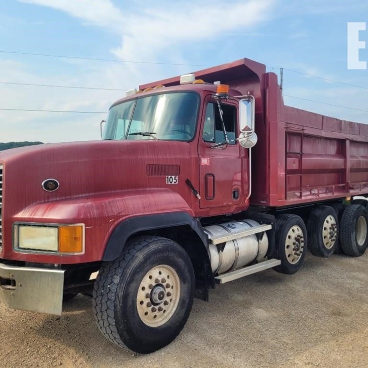 1999 MACK CL713