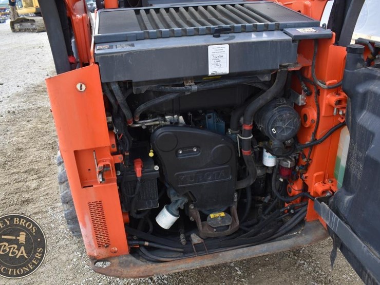 2017-kubota-ssv65-image-38