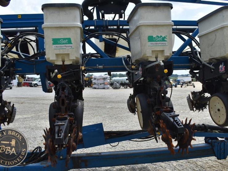 2005-kinze-3600-image-14