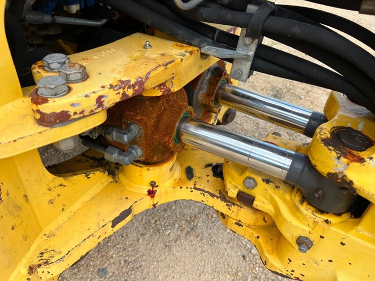 2011-new-holland-b95b-image-21