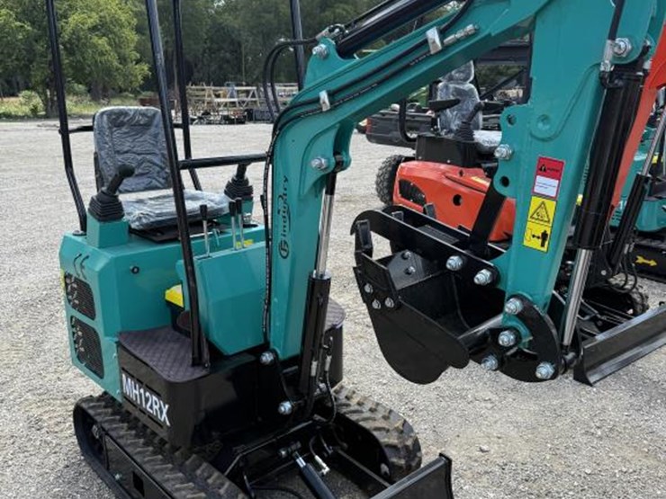 #112-•-cfg-industrial-mini-excavator-image-2