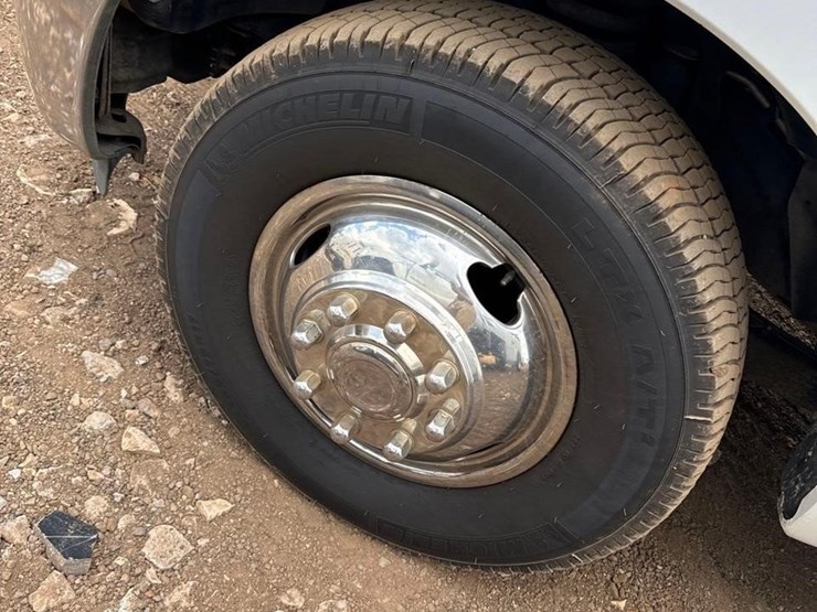 2016-ford-f350-image-21