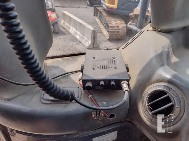 deere-300d-image-11