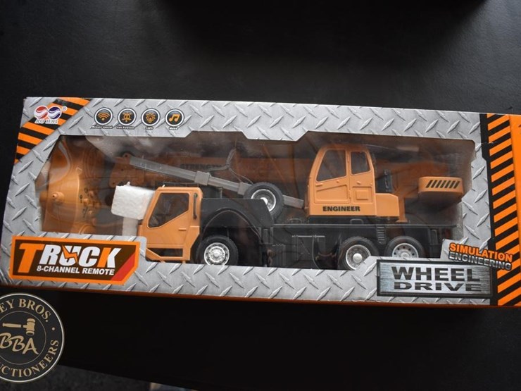 future-toy-remote-control-crane-truck-36511-image-1