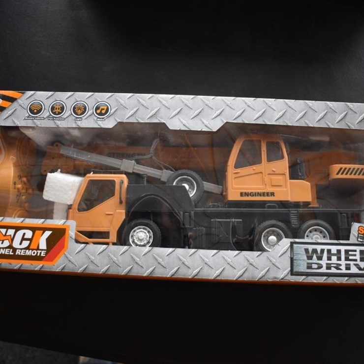 FUTURE TOY REMOTE CONTROL CRANE TRUCK 36511