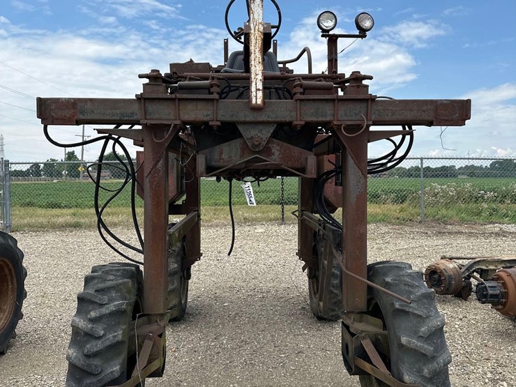 11255---hagie-8200-sprayer---incomplete---non-running-image-2