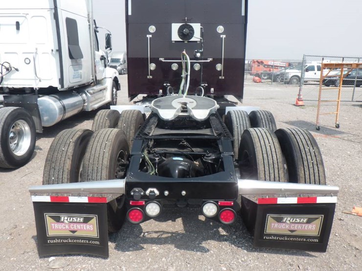 2023-peterbilt-389-image-6