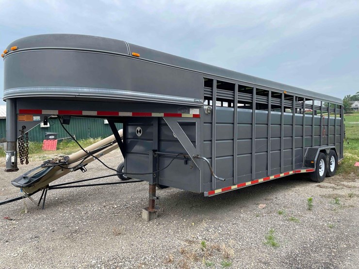 2000-24'-corn-pro-livestock-trailer-image-1