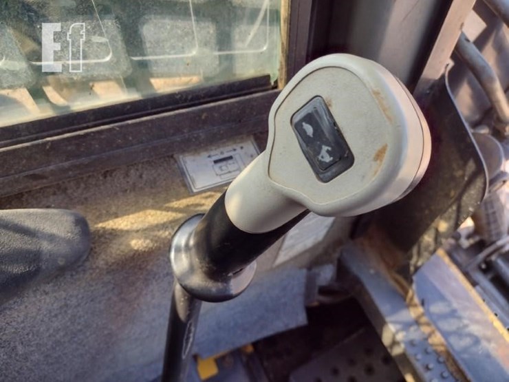 new-holland-l185-image-10
