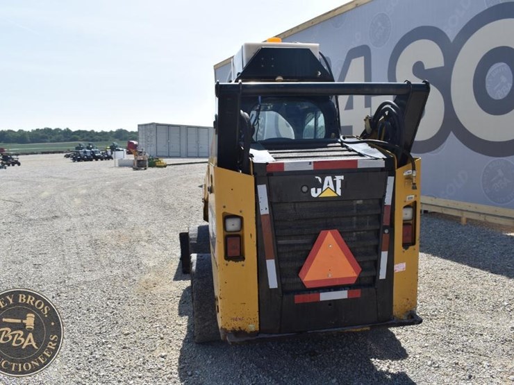 2018-caterpillar-262d-image-12