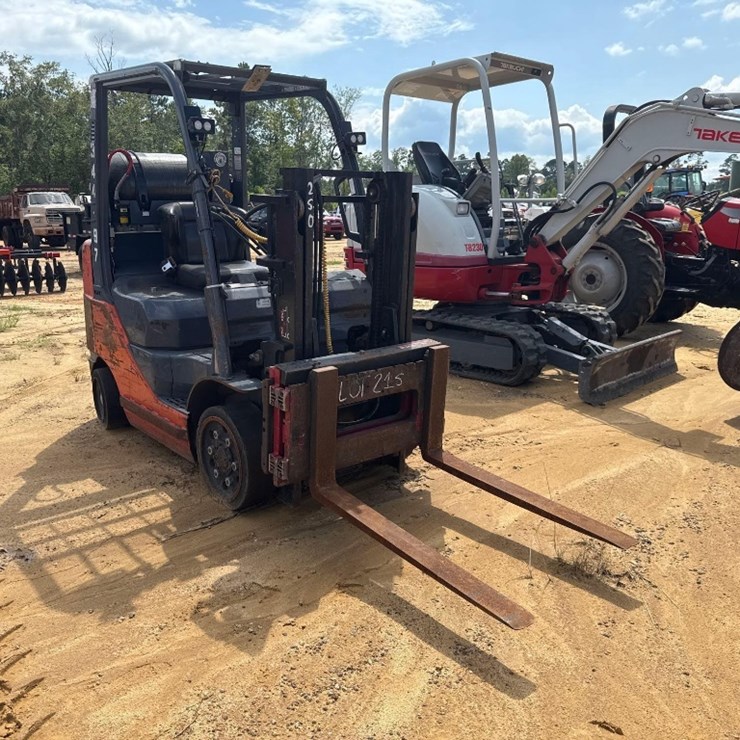 250 - TOYOTA WAREHOUSE FORKLIFT