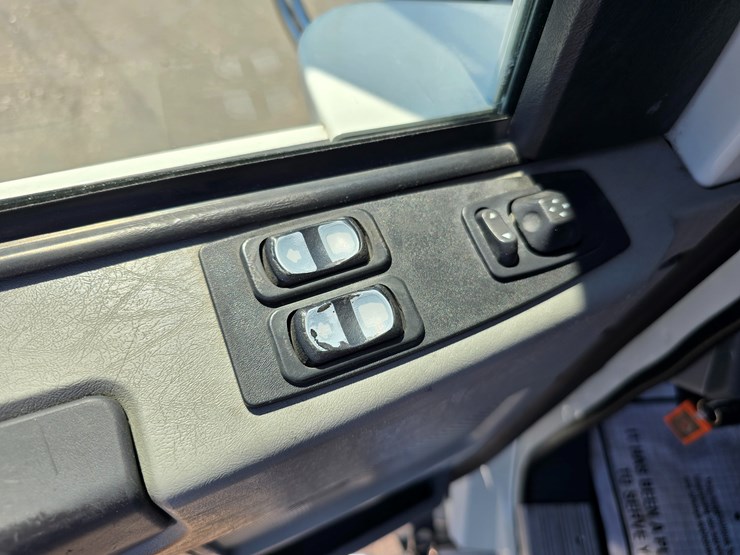 2020-freightliner-columbia-120-image-91