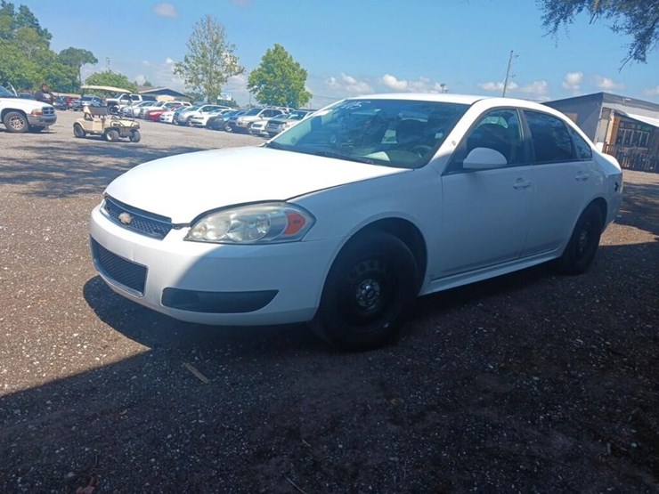2014-chevrolet-impala-limited-police-runs/moves-image-3