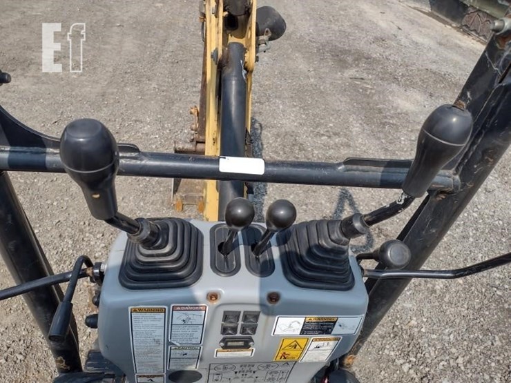 2012-caterpillar-300.9d-image-7