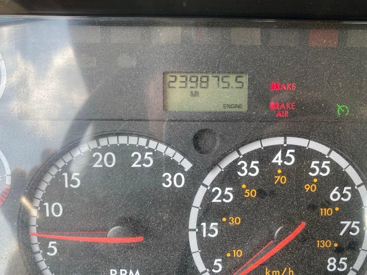 2014-freightliner-m2-image-50