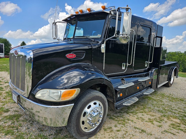 2007-peterbilt-335-image-2