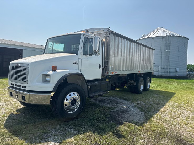 2003-freightliner-fl80-image-39