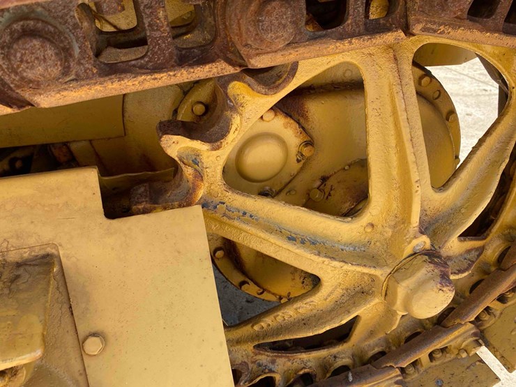 caterpillar-15-ag-crawler-image-14